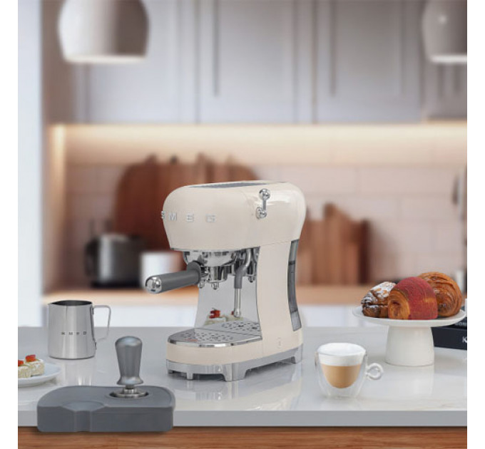 Кавомашина SMEG ECF02CREU