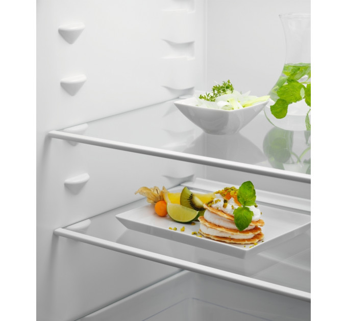 Холодильник  ELECTROLUX ERD6DE18S4
