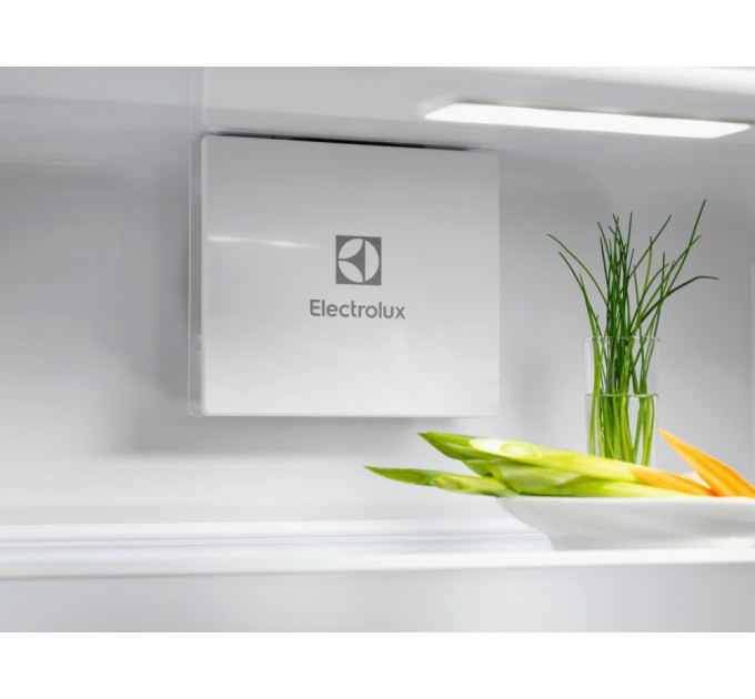 Холодильник  ELECTROLUX ERD6DE18S4